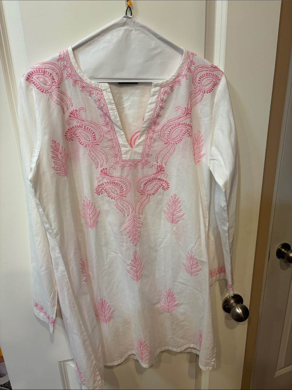 Madison Mathews White Tunic with Pink Embroidery size Small